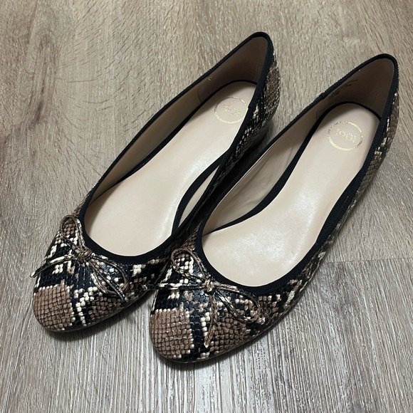 BRAND NEW “1901” leather flats - Size 9M - Picture 1 of 2